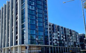 Central Canberra City Apartment With Study And Full Amenities Including Parking
